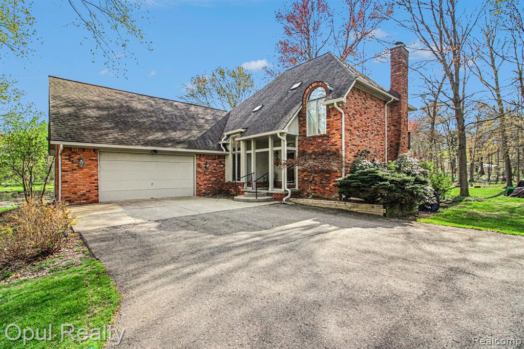 3575 Clark Circle, Commerce Twp, MI 48382 — Photo 4