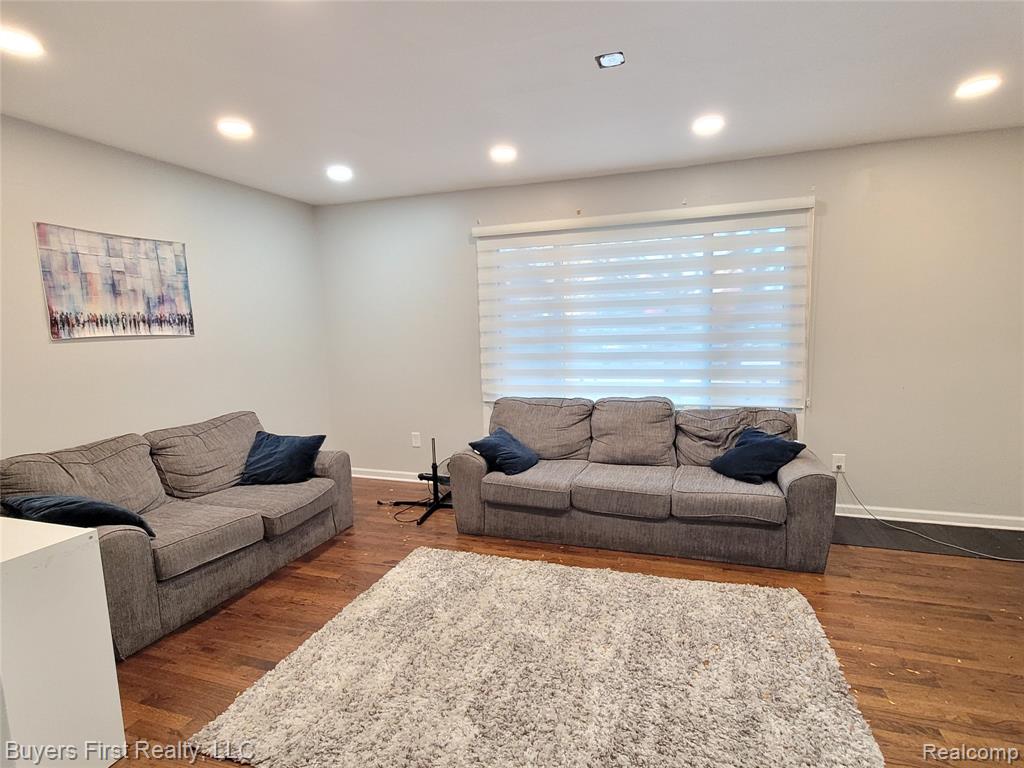 14710 Loretta Place, Oak Park, MI 48237 — Photo 3
