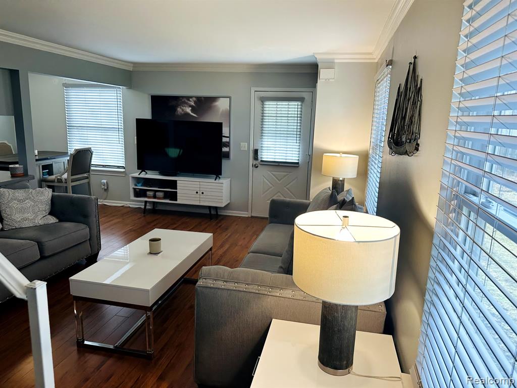 295 INLET N, Walled Lake, MI 48390 — Photo 5