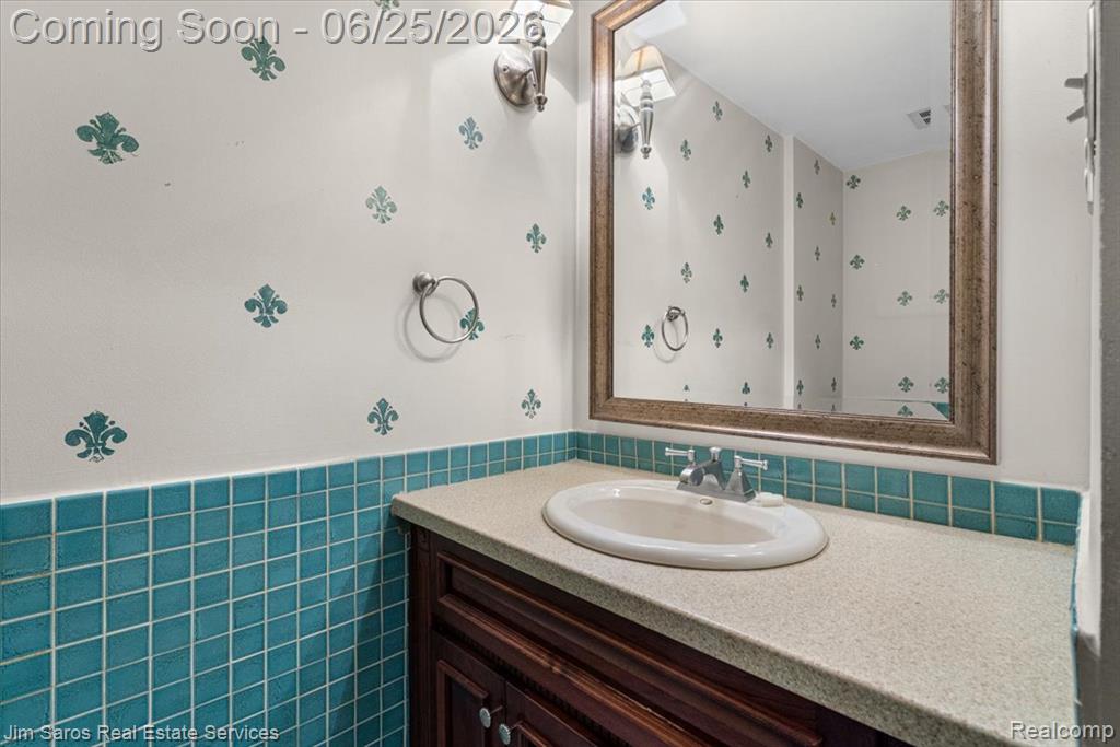 32807 Red Oaks Trail, Beverly Hills, MI 48025 — Photo 18