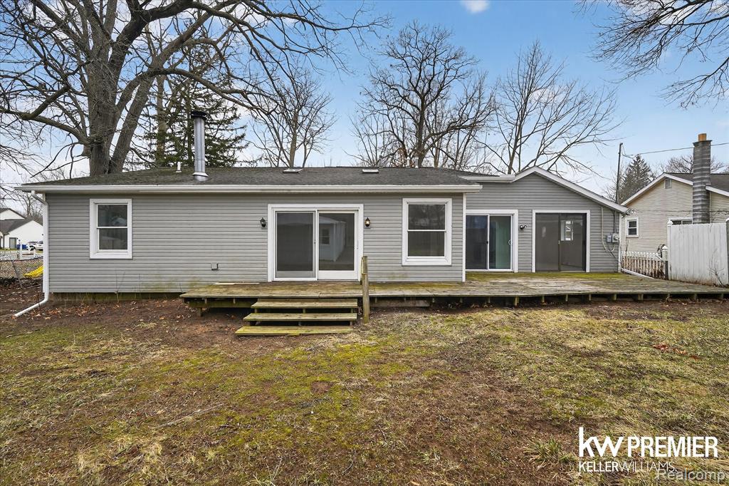 5658 Crescent Road, Waterford, MI 48327 — Photo 33
