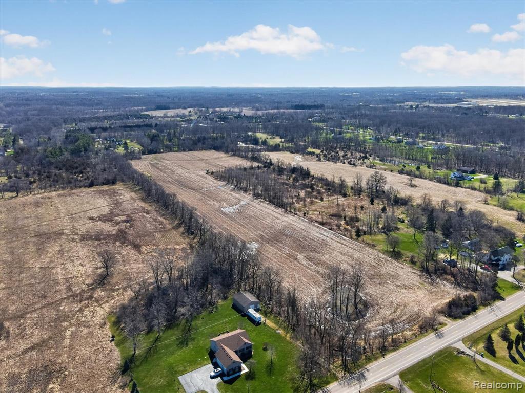 000 N Burkhart, Howell, MI 48843 — Photo 9