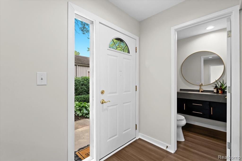 2208 Applewood Court, Ann Arbor, MI 48103 — Photo 3