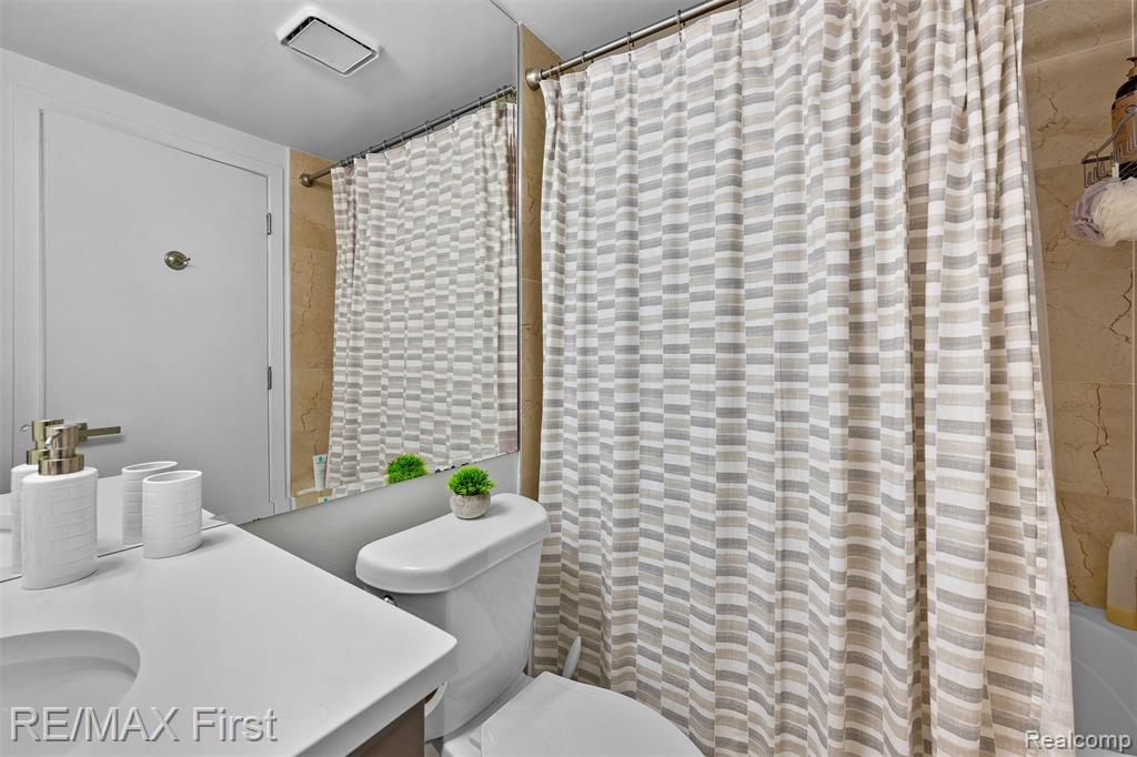 3320 Spinnaker Lane, 10D, Detroit, MI 48207 — Photo 17