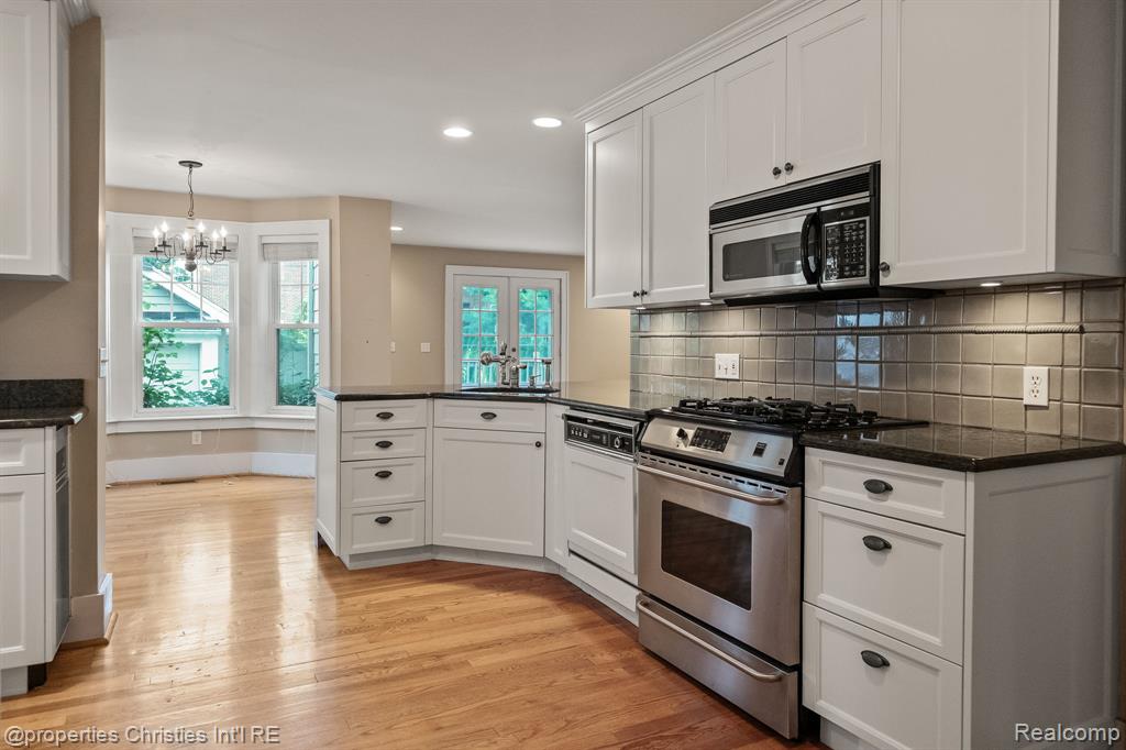 532 Wallace Street, Birmingham, MI 48009 — Photo 12