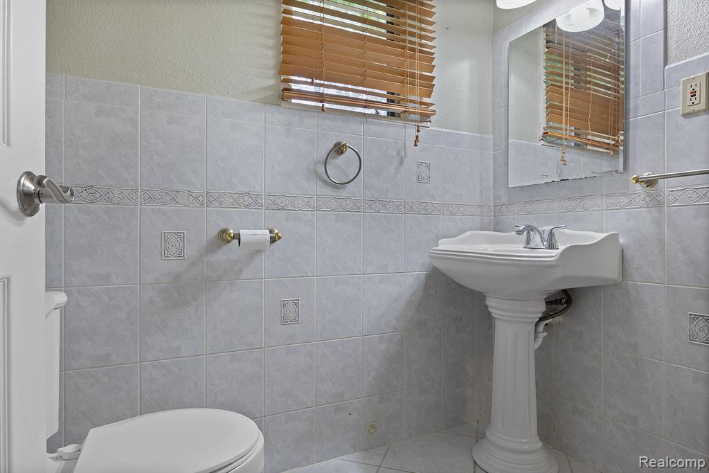 54655 PONTIAC Trail, Milford, MI 48381 — Photo 32