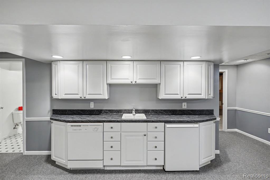 6076 Evergreen Lane, Grand Blanc, MI 48439 — Photo 18