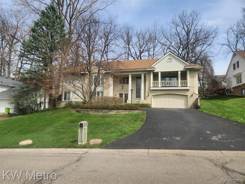 3086 Bloomfield Park, West Bloomfield, MI 48323