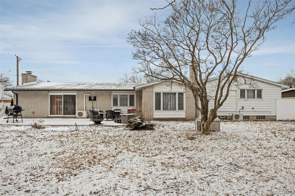 25376 Lyncastle Street, Farmington, MI, 48336