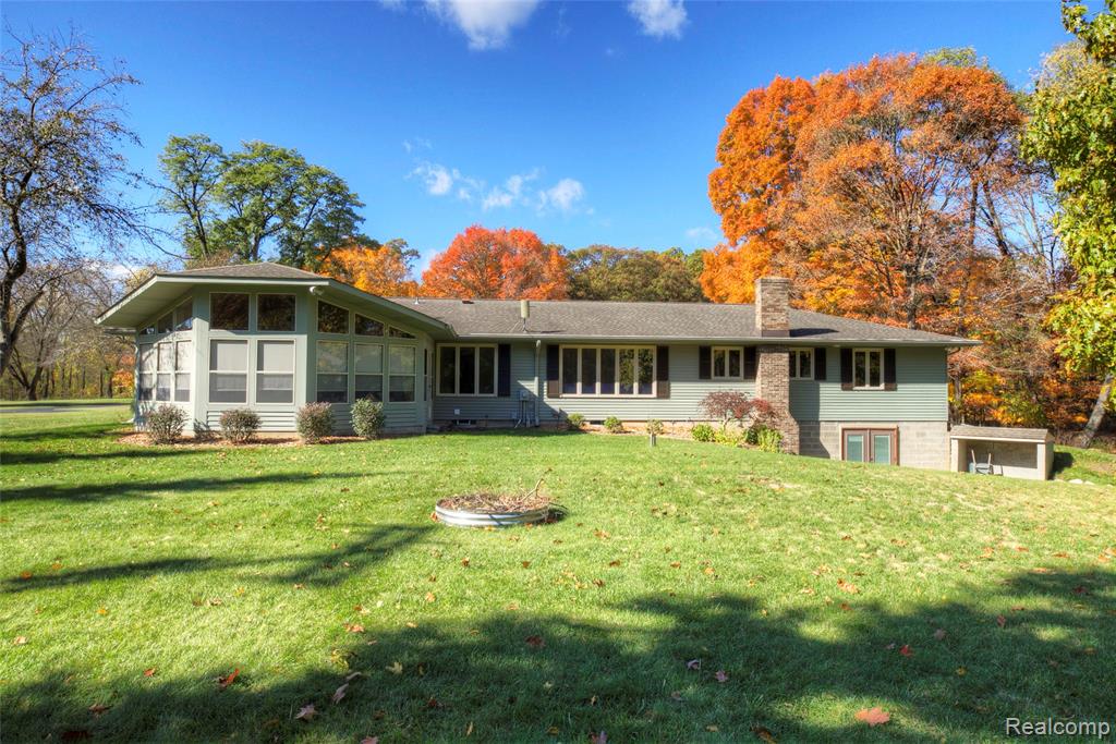 7603 Hamburg Road, Brighton, MI 48116 — Photo 6