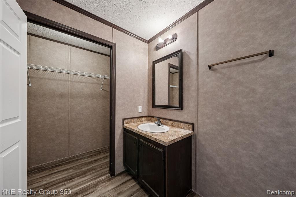 5790 Comanche Lane, Howell, MI 48843 — Photo 36