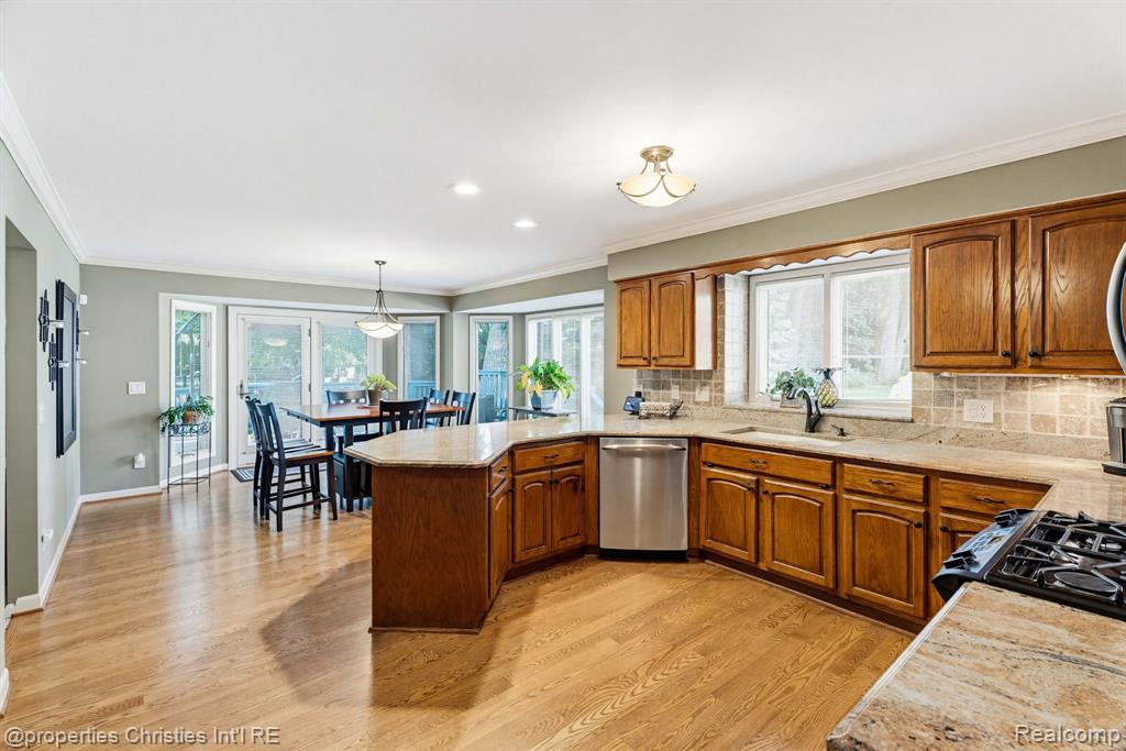14281 Bournemuth Drive, Utica, MI 48315 — Photo 30