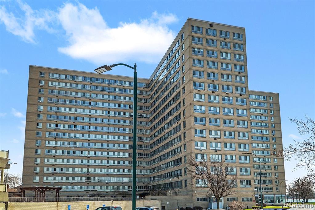 8900 E Jefferson Avenue, 729, Detroit, MI 48214 — Photo 27