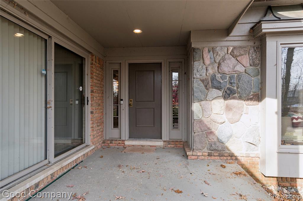 5104 Woodcliff Hill Road W, West Bloomfield, MI 48323 — Photo 6