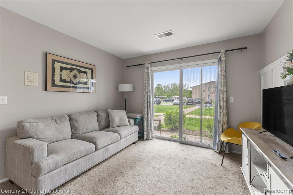 10033 ALLEN POINTE Drive, Allen Park, MI 48101 — Photo 25