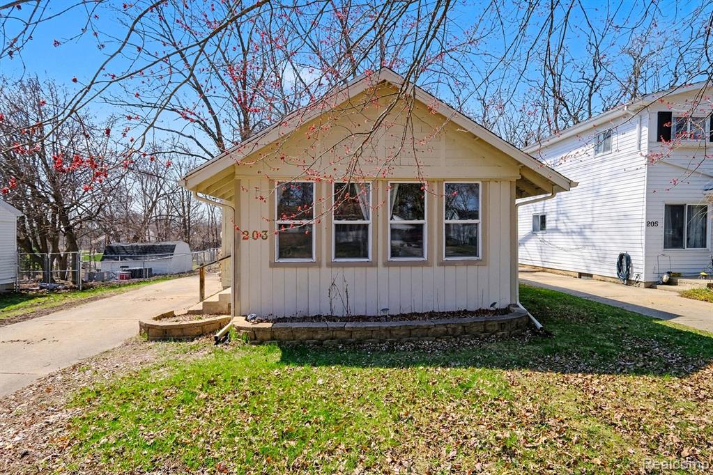 203 Boman Street, Flushing, MI 48433 — Photo 3