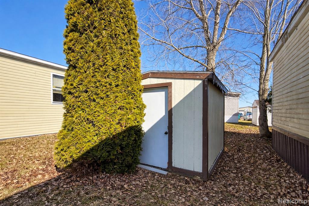 1898 Evergreen Lane, Ypsilanti, MI 48198 — Photo 23