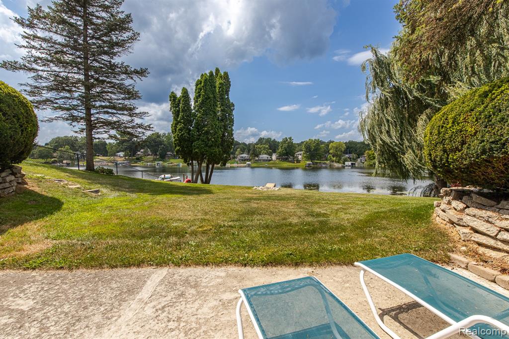 8701 Sherwood Drive, Davisburg, MI 48350 — Photo 45