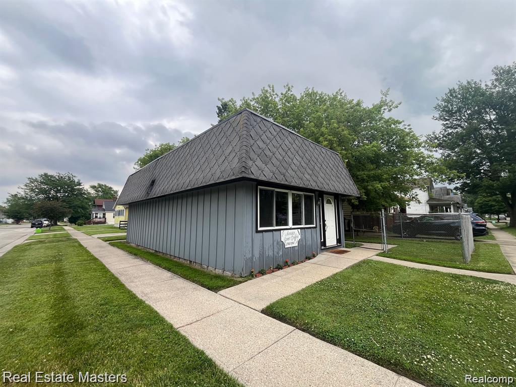 730 15TH Street, Port Huron, MI 48060 — front exterior