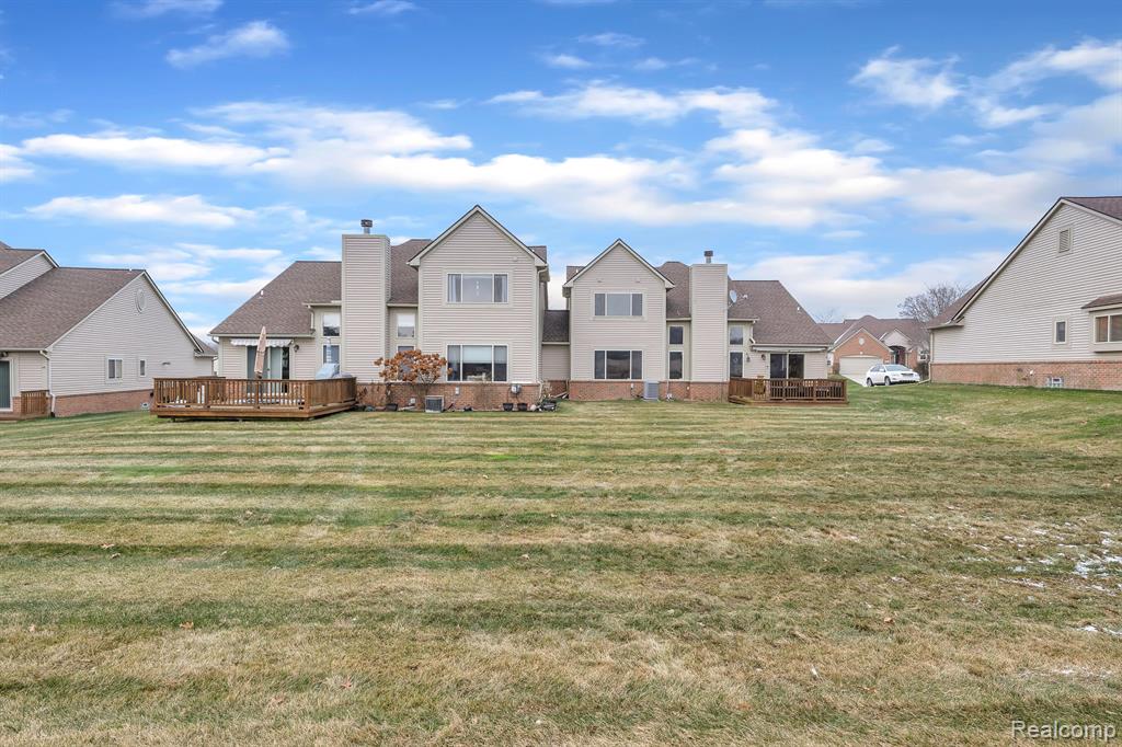 6133 LOCHMORE Drive, Commerce Twp, MI 48382 — Photo 44
