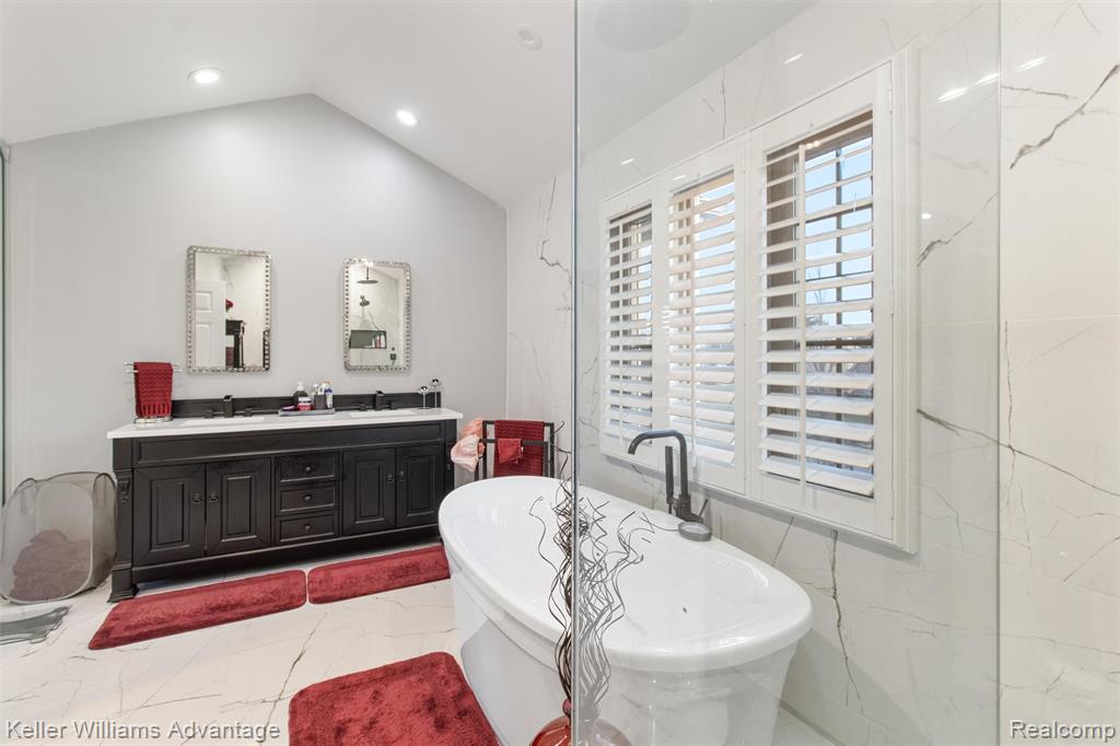 4656 Stoneview, West Bloomfield, MI — Photo 42
