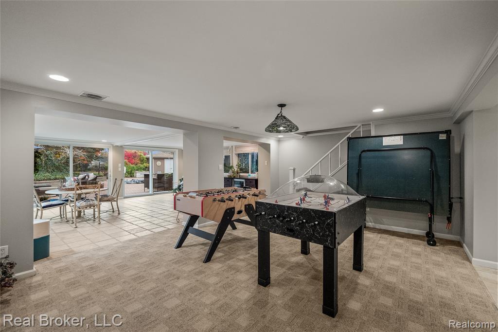 Rec room with ornamental molding and recessed lighting