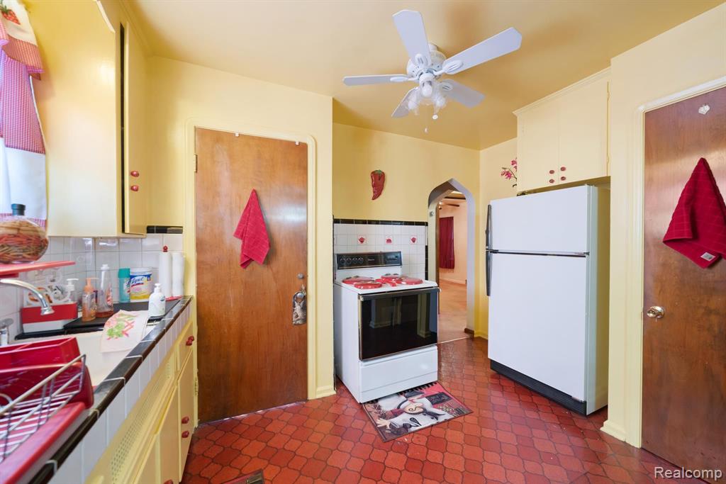 20400 PACKARD Street, Detroit, MI 48234 — Photo 22