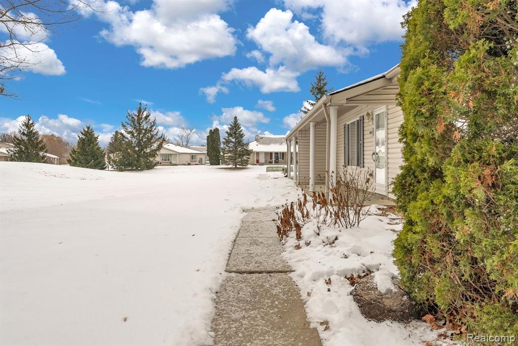 9447 FORESTVIEW Circle, Grand Blanc, MI 48439 — Photo 22
