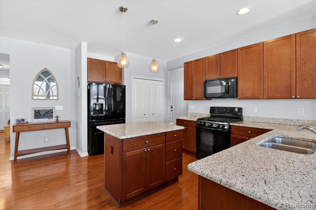 386 Fletcher Street, Wixom, MI 48393 — Photo 17