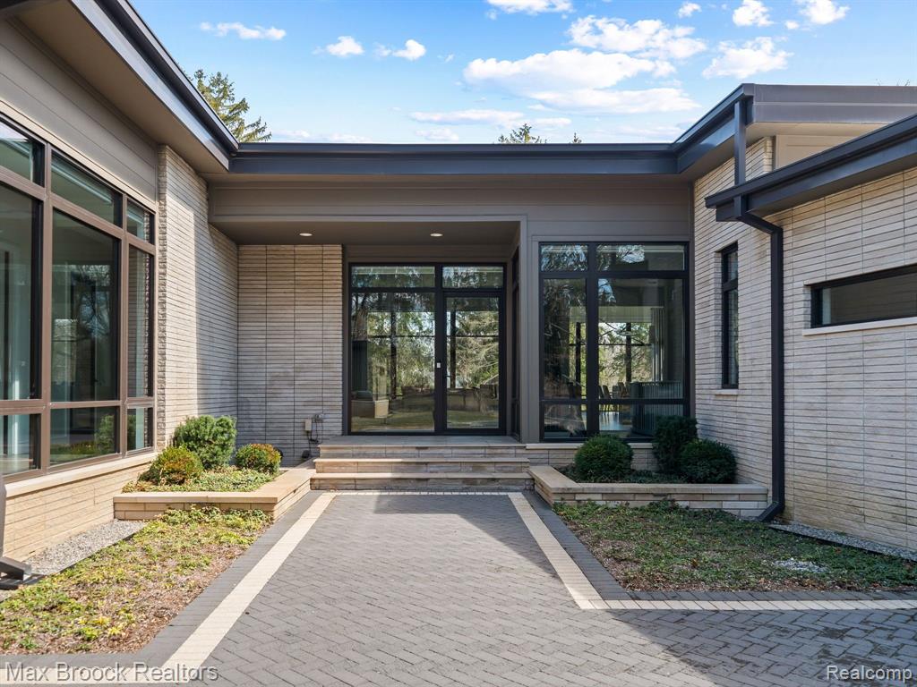 4890 Charing Cross Road, Bloomfield Hills, MI 48304 — Photo 2