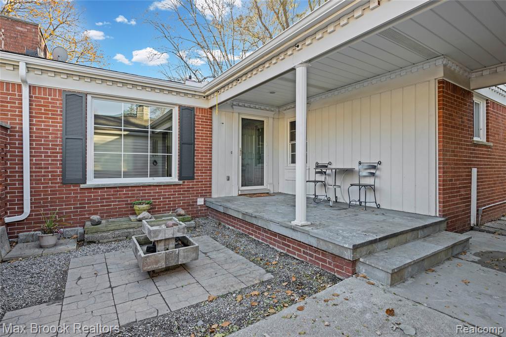 2724 Alveston Drive, Bloomfield, MI 48304 — Photo 39