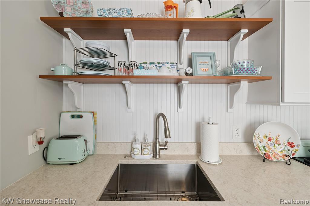 603 W Clinton Street, Howell, MI 48843 — Photo 8
