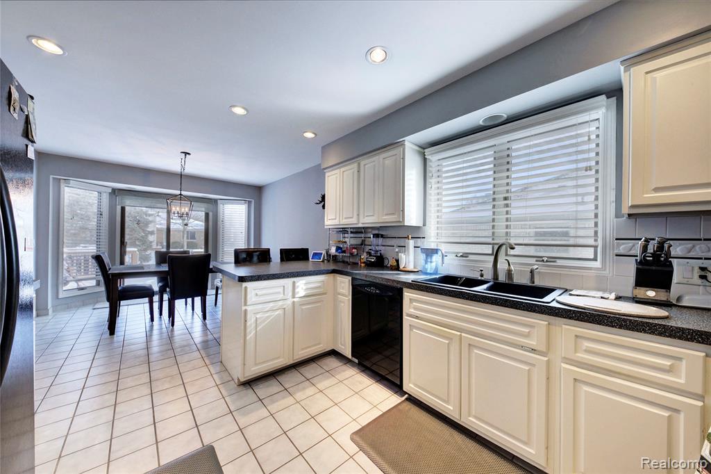 46822 Springhill Drive, Shelby Twp, MI 48317 — Photo 15