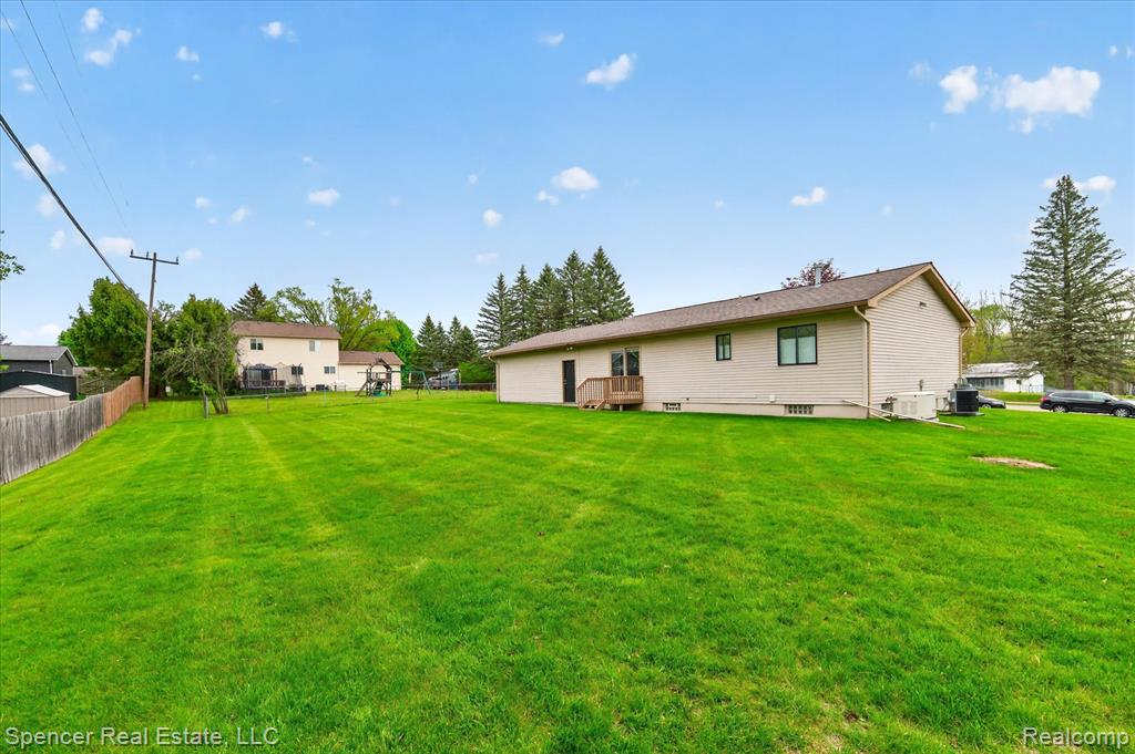 5988 Waldon Road, Clarkston, MI — Photo 37