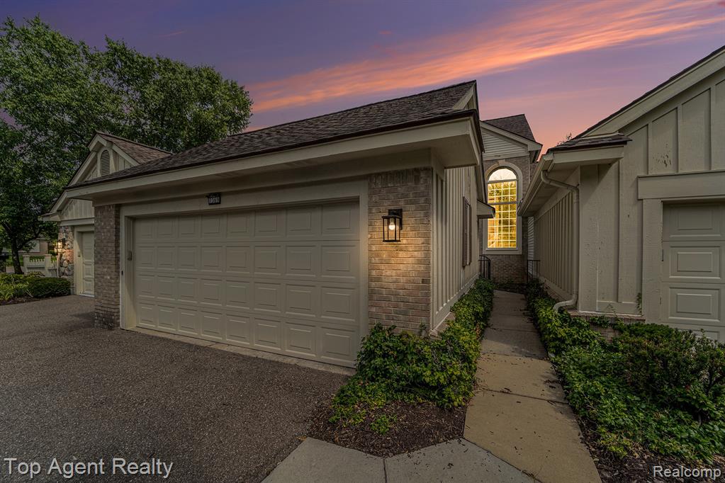 7369 Danbury Drive, West Bloomfield, MI — Photo 2