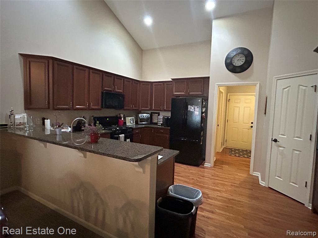 748 KNOLLS LANDING Drive, Milford, MI 48381 — Photo 24