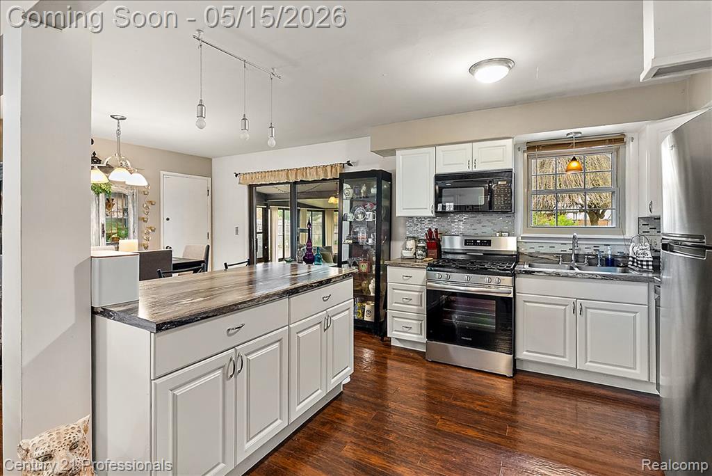 5788 Strathdon Way, Waterford, MI 48327 — Photo 11