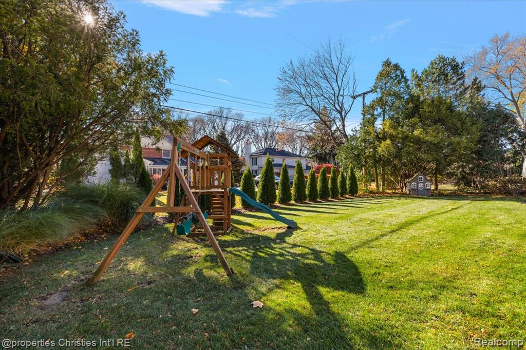 2579 Amberly Road, Bloomfield, MI 48301 — Photo 60