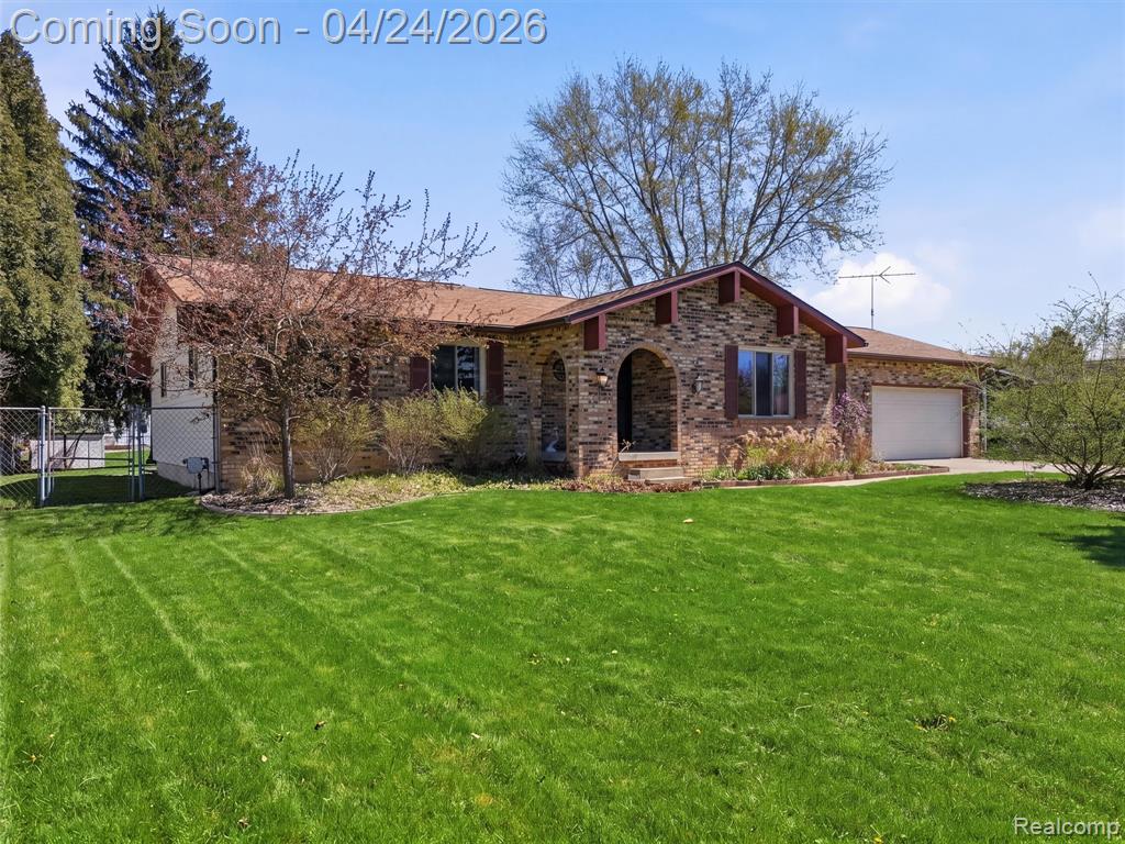 2206 Oak Shade Drive, Davison, MI 48423 — front exterior