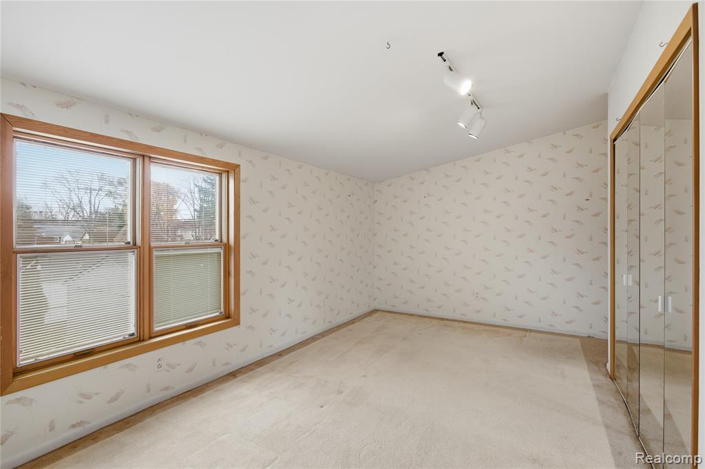 10404 Hart Avenue, Huntington Woods, MI — Photo 33