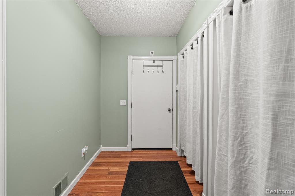 6076 E Carpenter Road, Flint, MI 48506 — Photo 35