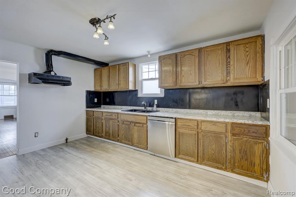 736 E Meyers Avenue, Hazel Park, MI 48030 — Photo 16