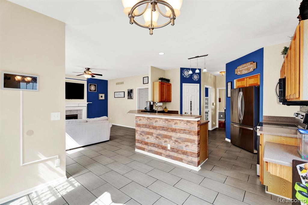 8155 Parkside Drive, Westland, MI — Photo 18