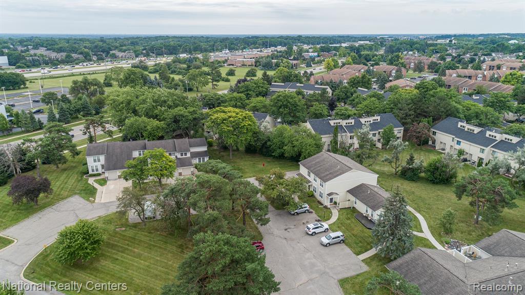 39525 VILLAGE WOOD Road, Novi, MI — Photo 28