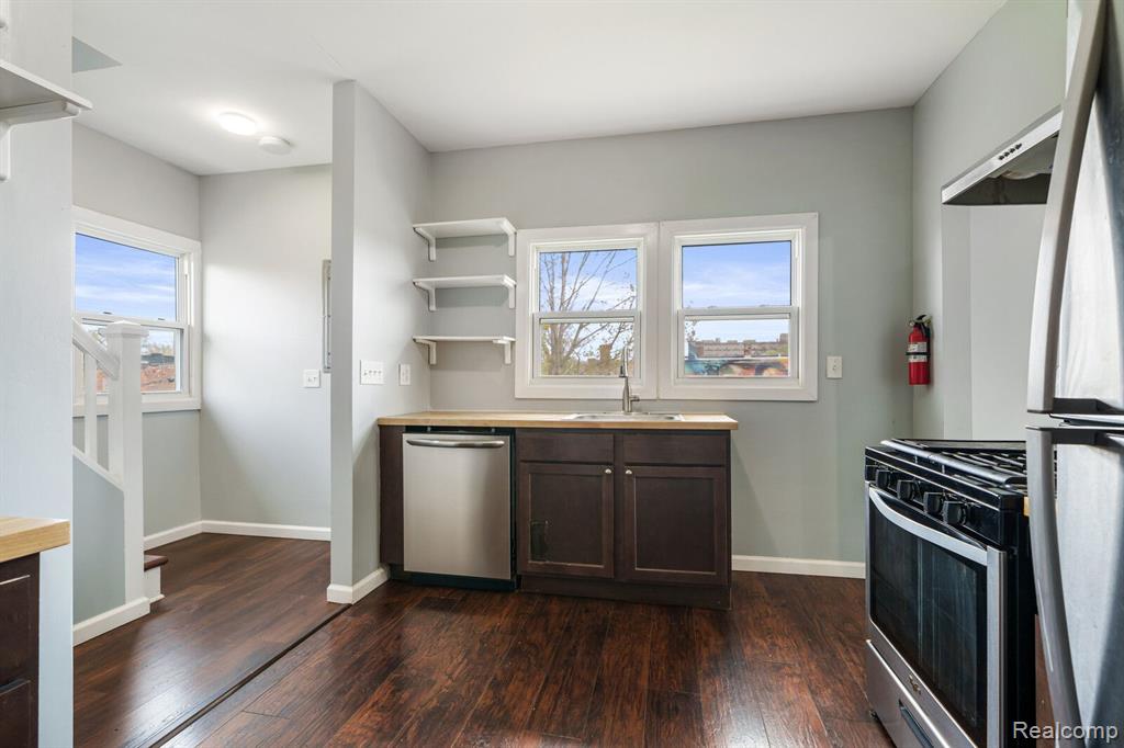 647 E BETHUNE Street, Detroit, MI 48202 — Photo 14