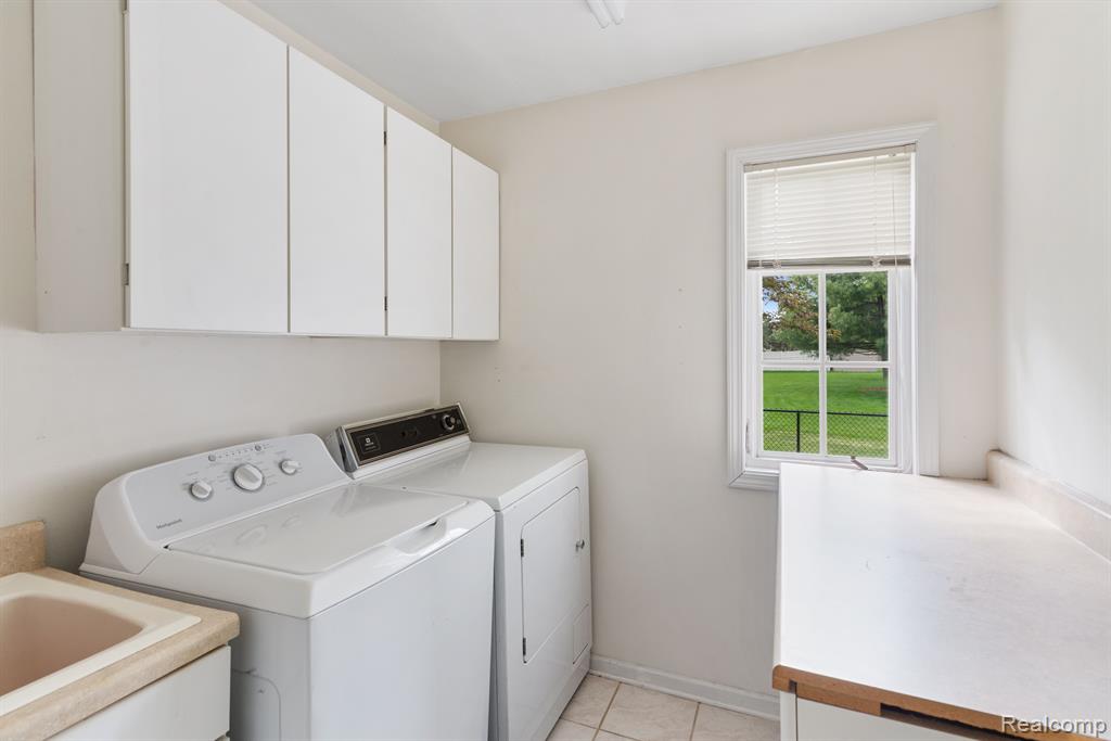 5218 HIGHPOINT Drive, Swartz Creek, MI 48473 — Photo 27