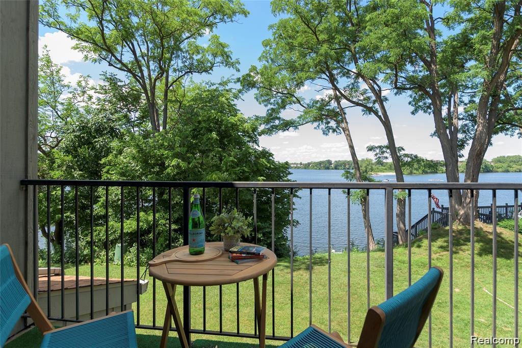 9671 Harbour Cove Court, Ypsilanti, MI 48197 — Photo 3