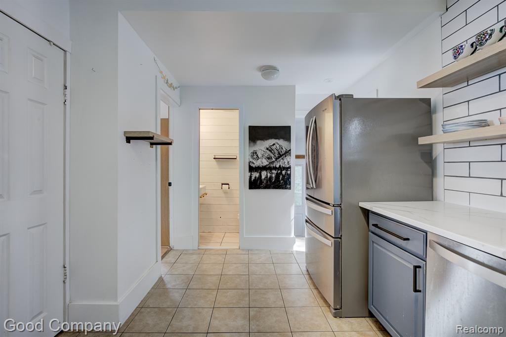 573 E Oakridge Street, Ferndale, MI 48220 — Photo 11