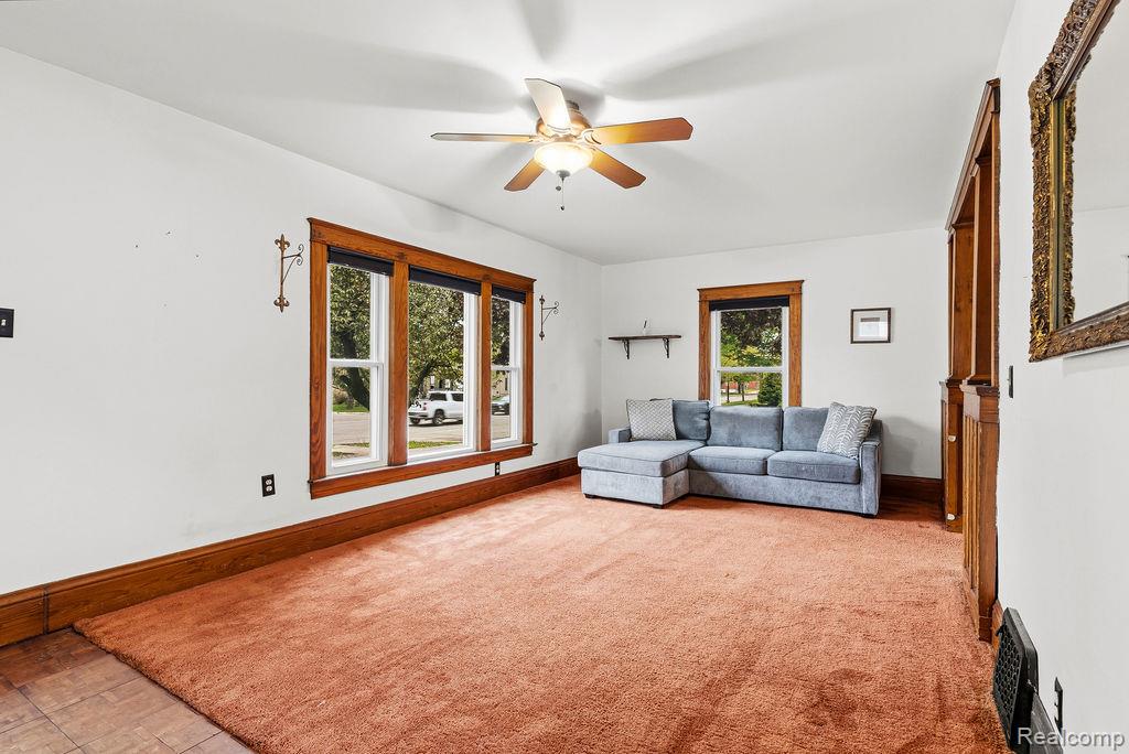 305 N Almont Avenue, Imlay City, MI 48444 — Photo 9