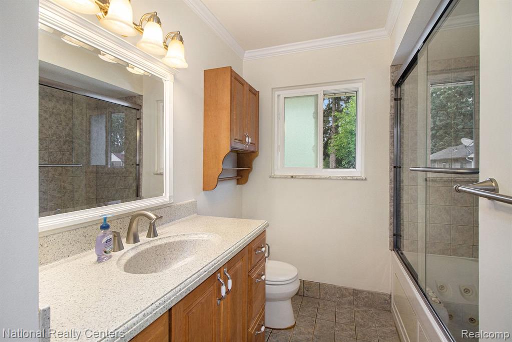 630 W LAKE Street, South Lyon, MI 48178 — Photo 12